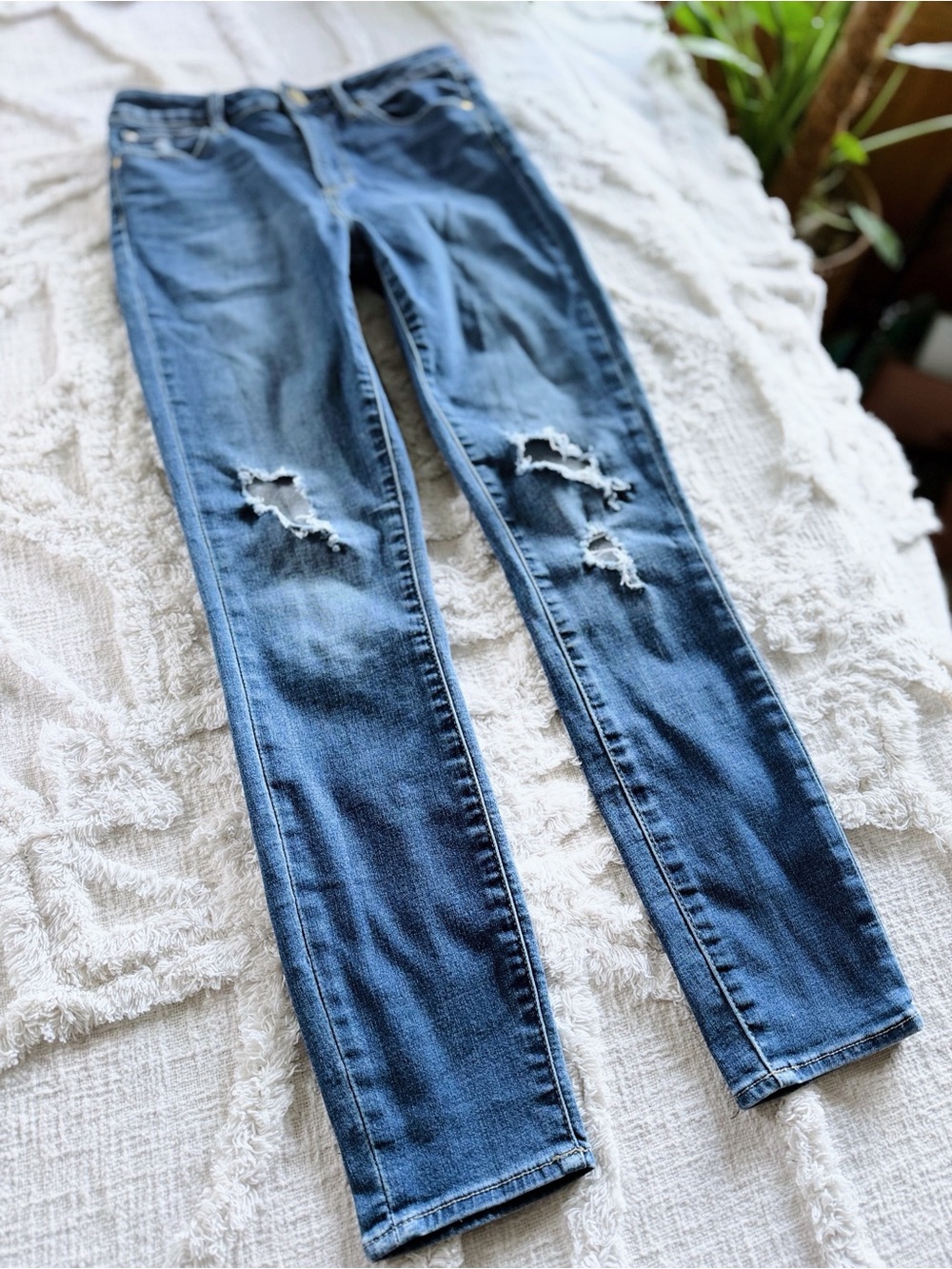 Articles of Society Sarah Distressed Skinny Jeans Size 26 EUC
